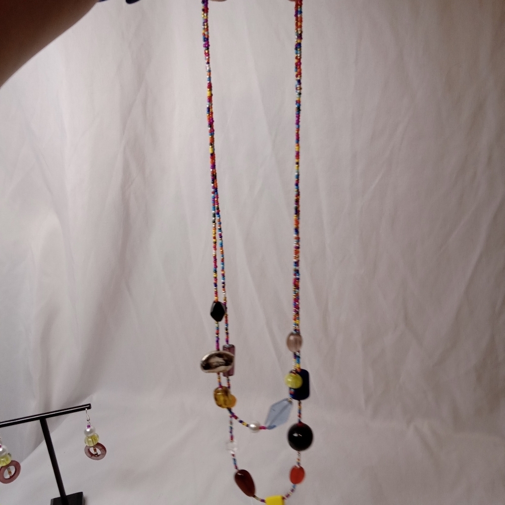 Hand Crafted Multicolor Beaded Necklace Set - Picture 11 of 15
